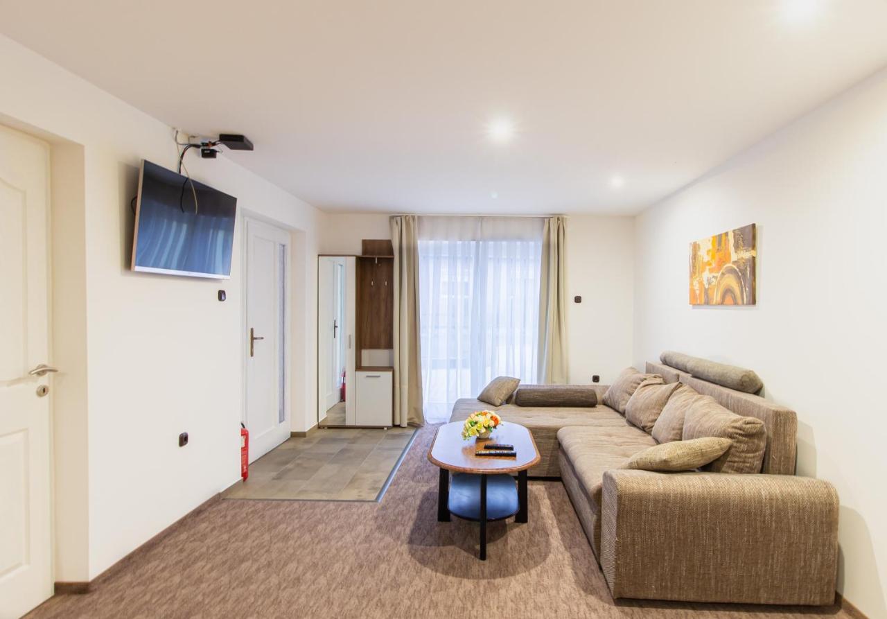 Deli Terasz A Apartman Free Parking, Self-Check-In Anytime Gyor Luaran gambar