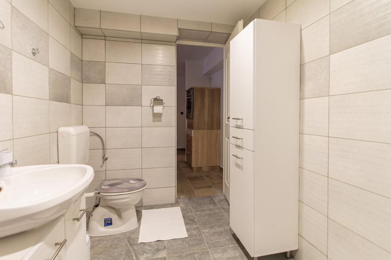 Deli Terasz A Apartman Free Parking, Self-Check-In Anytime Gyor Luaran gambar