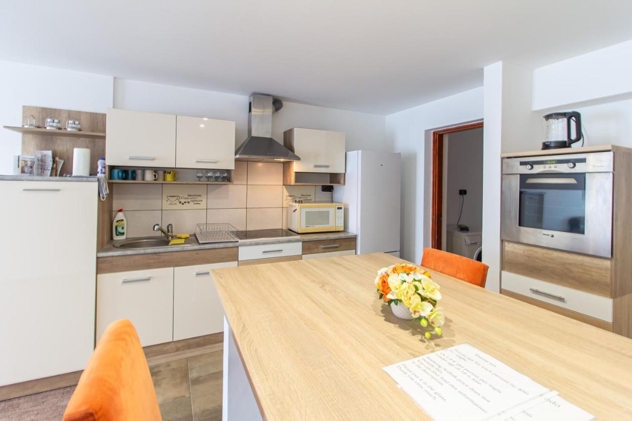 Deli Terasz A Apartman Free Parking, Self-Check-In Anytime Gyor Luaran gambar