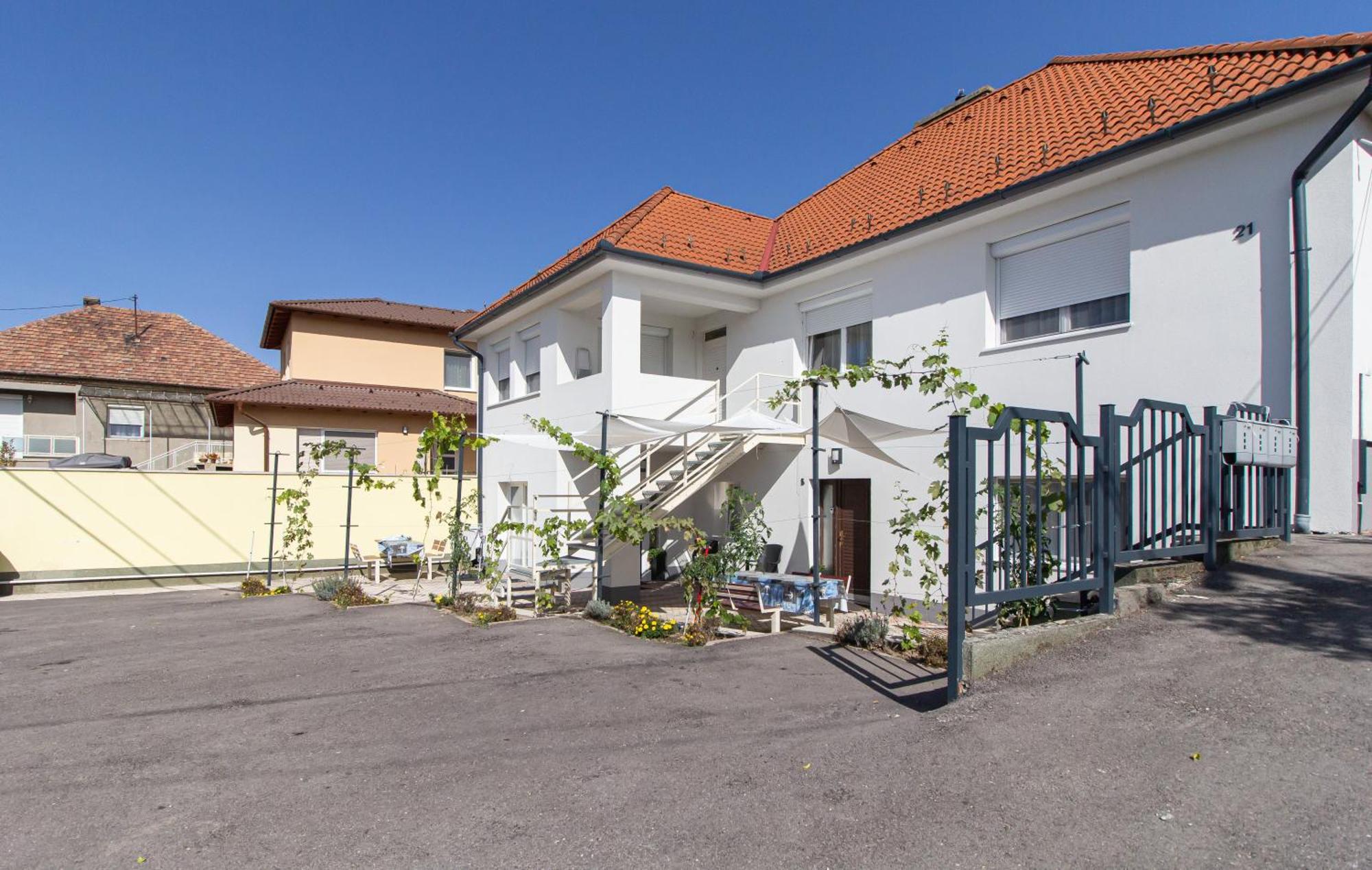 Deli Terasz A Apartman Free Parking, Self-Check-In Anytime Gyor Luaran gambar
