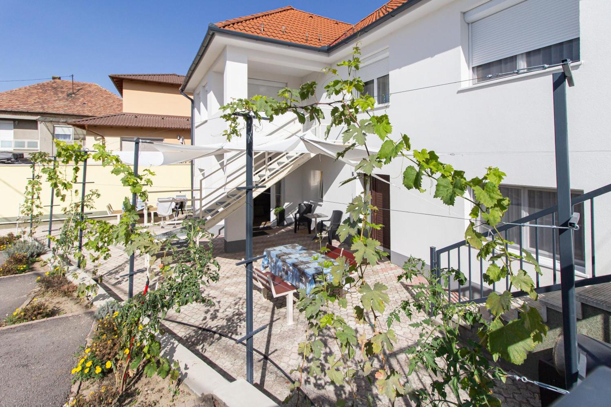 Deli Terasz A Apartman Free Parking, Self-Check-In Anytime Gyor Luaran gambar